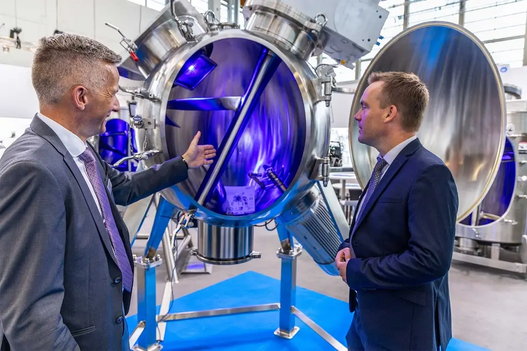 Messestand mit einem großen Mischgerät