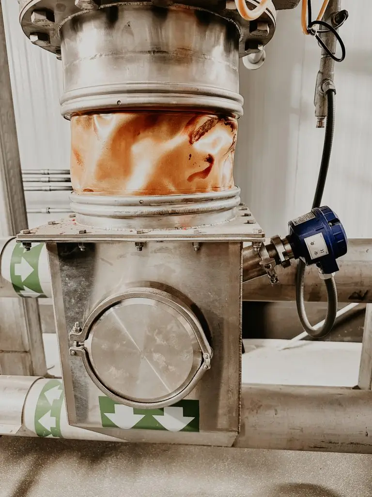 Messsonde an einem Fördersystem einer Erdnussbutterfabrik