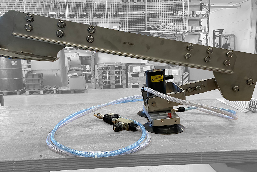 Mobiler Schwenkarm mit einer Vakuumhalterung