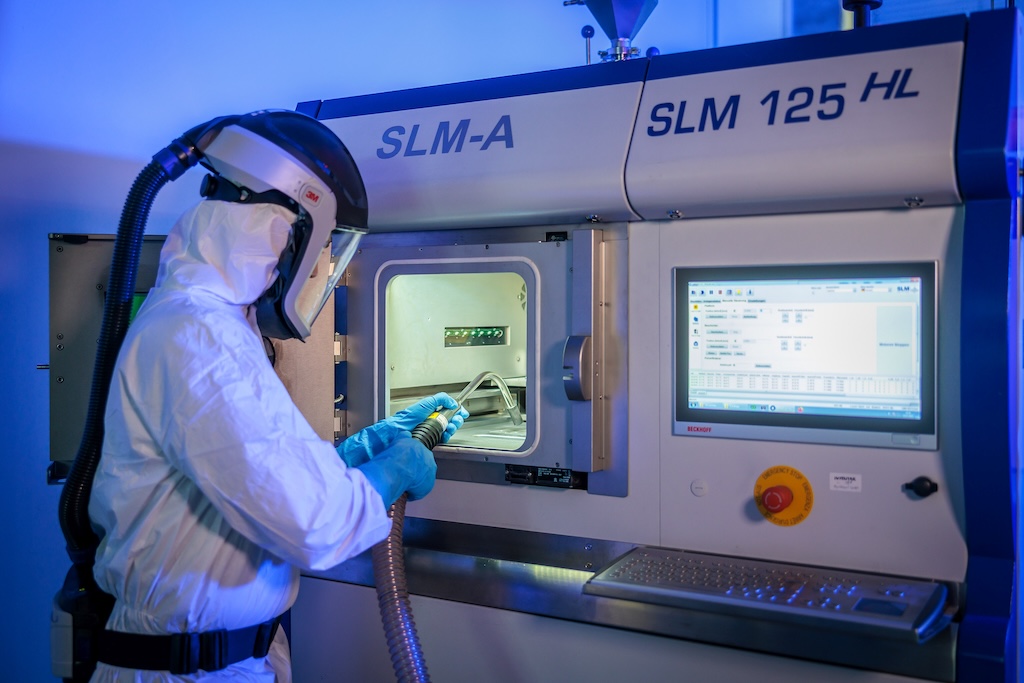 Trocken-Vorabscheider R26 bei der Entpulverung von Metall-3D-Druckteilen