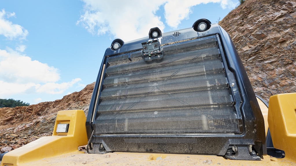 Bagger von Hinten mit einer kleinen Sensor/Kamera
