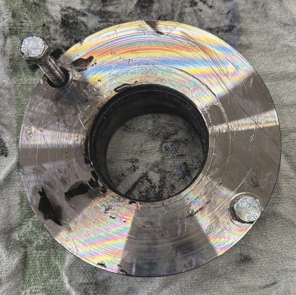 Beschädigter Metallring