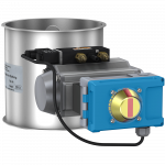 Rohr, um das ein Metallband liegt und das einen mechanische Apparatur mit dem Rohr verbindet.