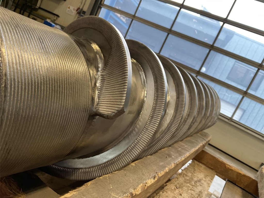 Große beschichtete Industrieschnecke in der Lagerhalle