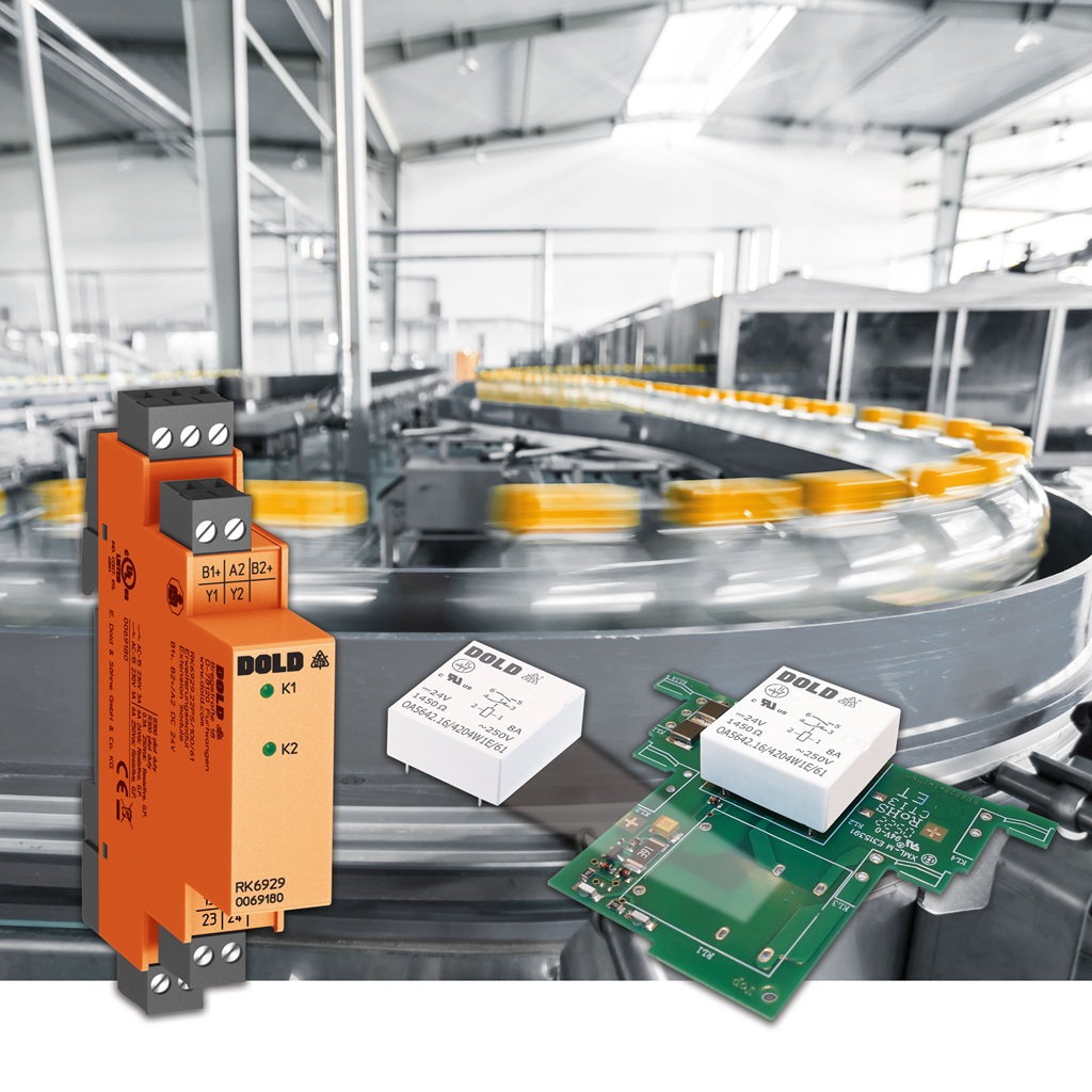 Im Hintergrund ein Förderband mit einzelnen Flaschen, im Vordergrund Relais. Links ein zusammengebautesm rechts eine Platine mit allen aufgesteckten Teilen