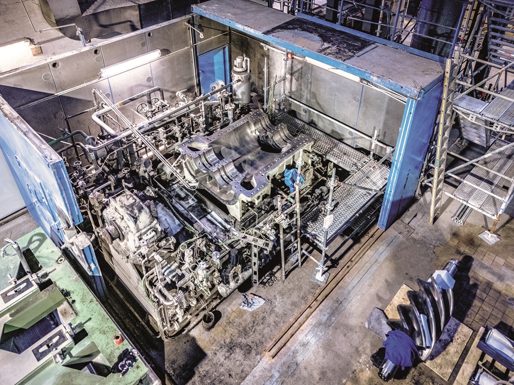 Riesiger Verdichter in Revision aus der Vogelperspektive