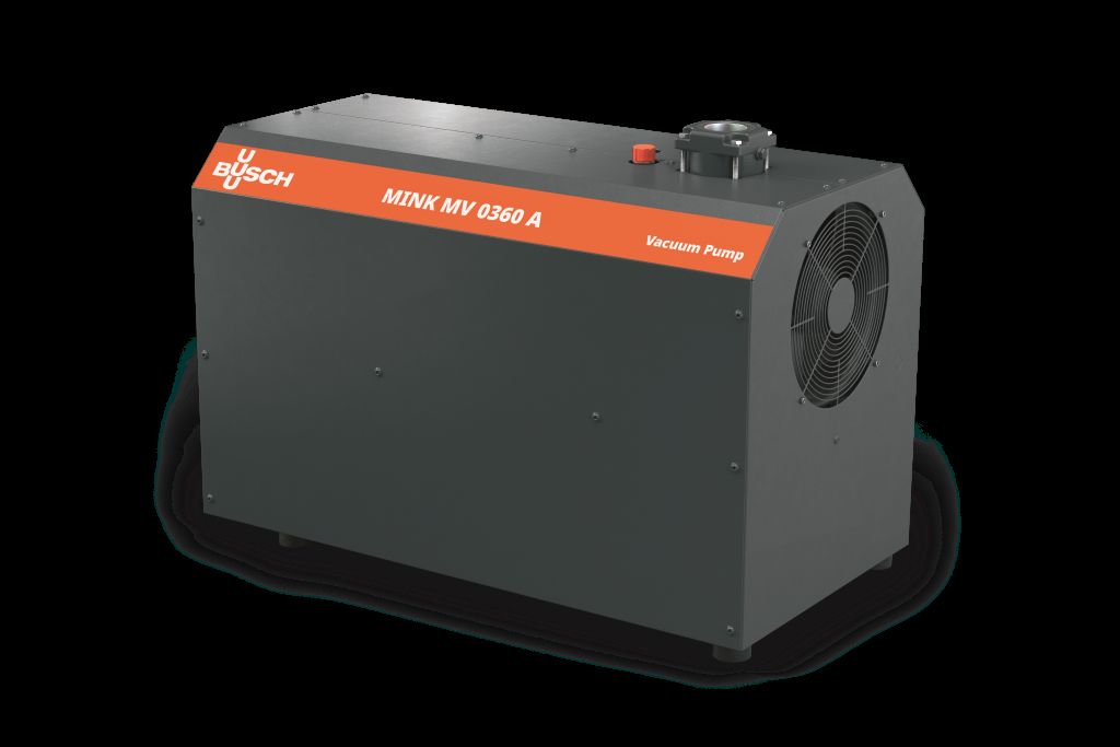 Schwarzes, rechteckiges Gehäuse einer Vakuum-Klauenpumpe. Rechts sieht man einen Ventilatorausgang, oberhalb einen Zugang und Notknopf