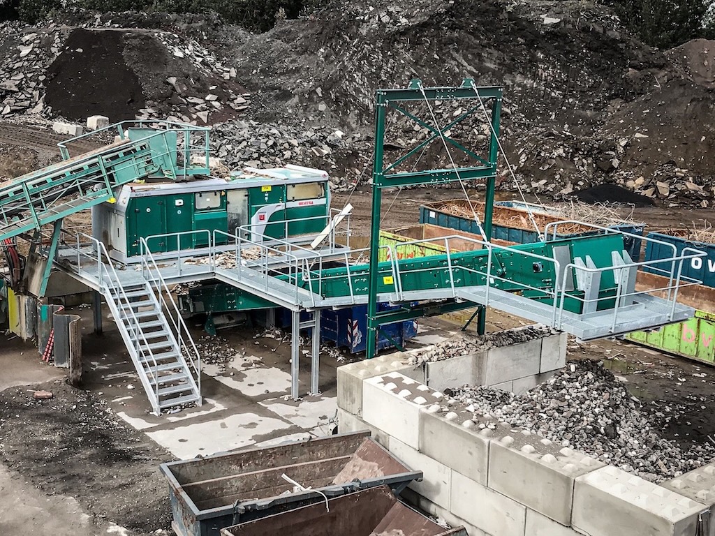 Recyclinganlage mit großßem Fördersystem