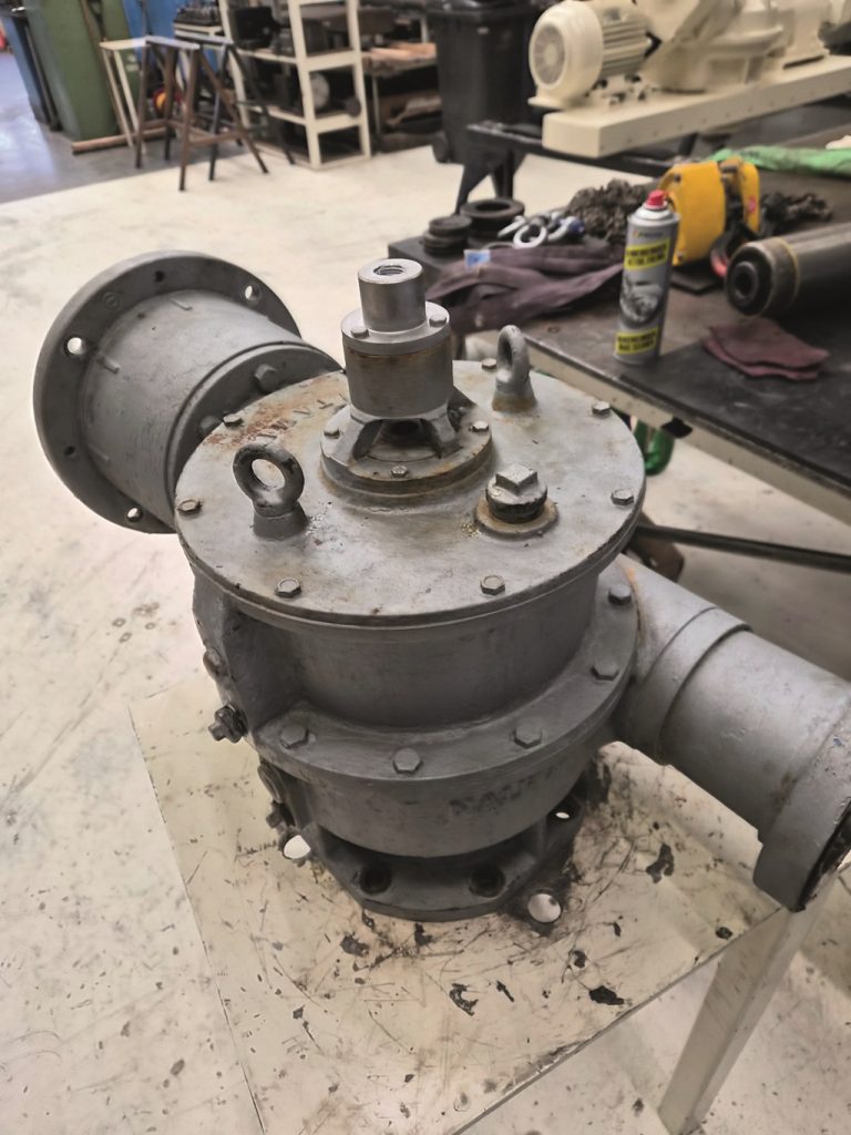 Geschlossenes Getriebe eines Konusmischers