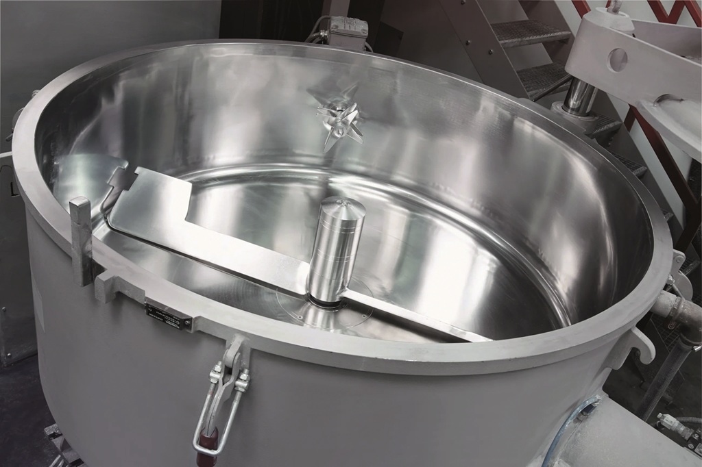 Großer metalischer Mixer