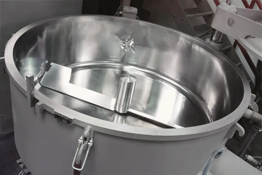 Großer metalischer Mixer