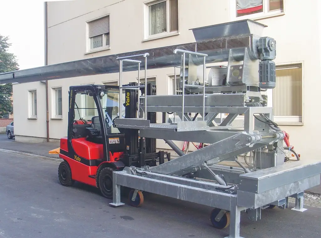 Beladeschnecke zur losen Beschickung von Fahrzeugen und Containern für die effiziente, dosierte und staubarme Verladung von Schüttgütern in Lkw, Silofahrzeuge und Industriecontainer.