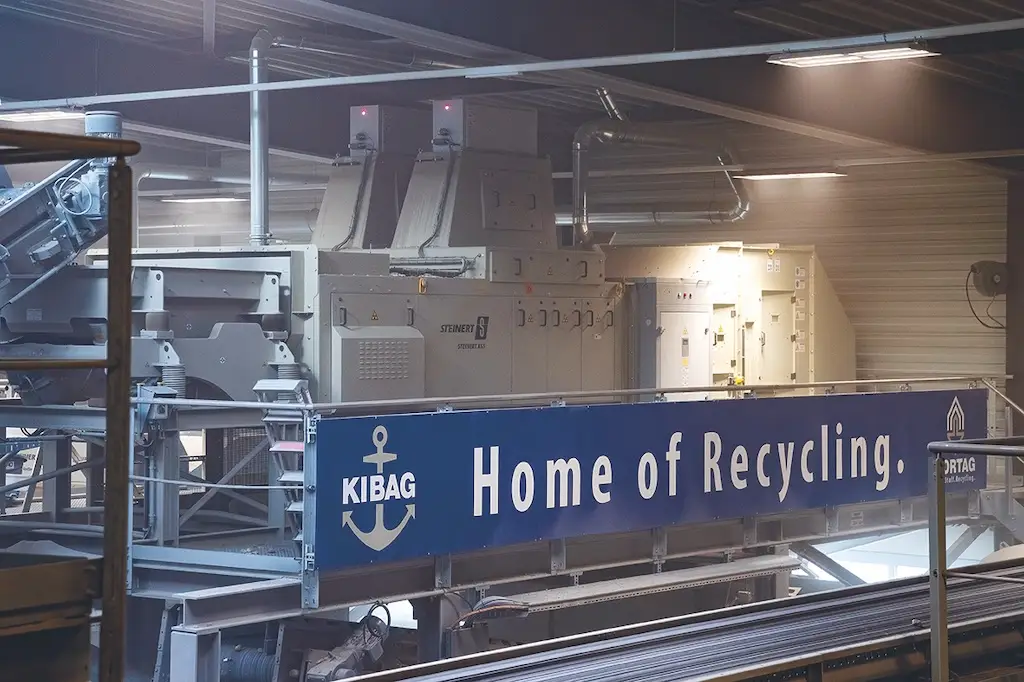 Zwei STEINERT KSS XT CLI in der SORTAG-Anlage in Rümlang produzieren gipsfreies Recycling-Granulat für die Betonproduktion der KIBAG-Gruppe.
