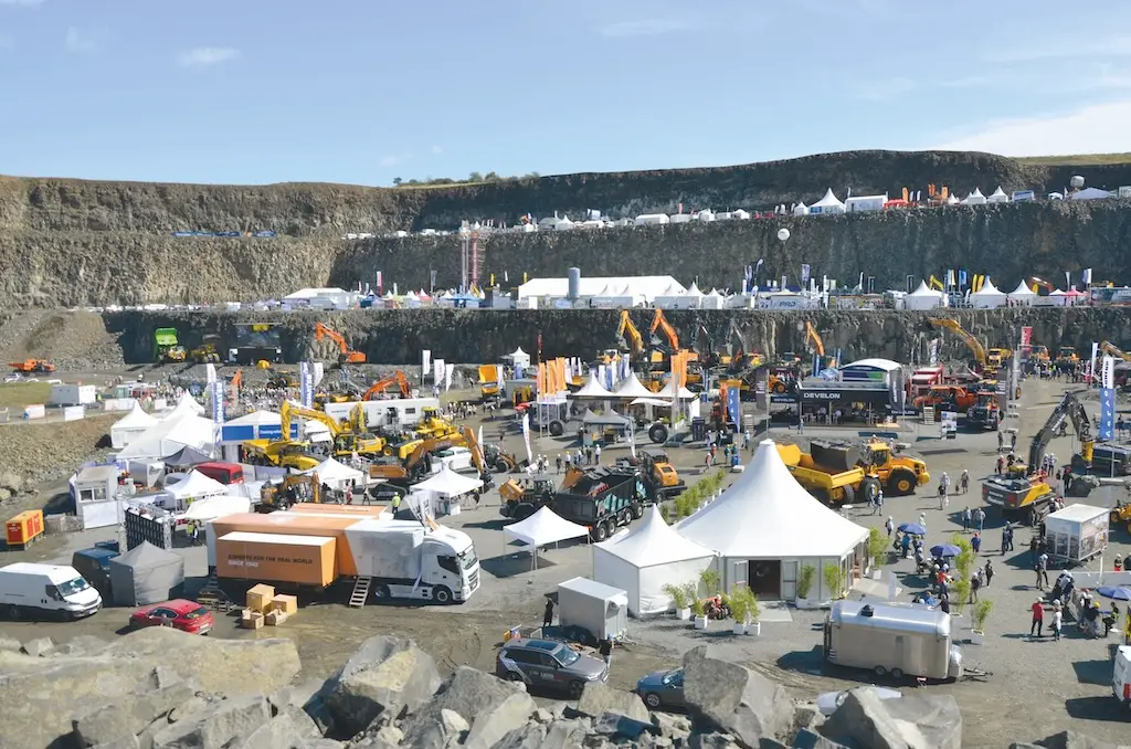 steinexpo mit großer Vielfalt an Maschinen und Ausstellern