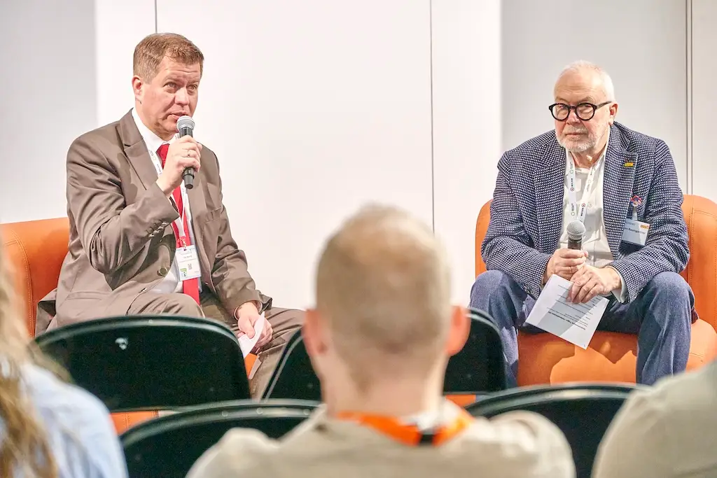 Fachvortrag und Experten-Talk auf der SOLIDS 2026 im InnovationCenter mit Referenten im Dialog.