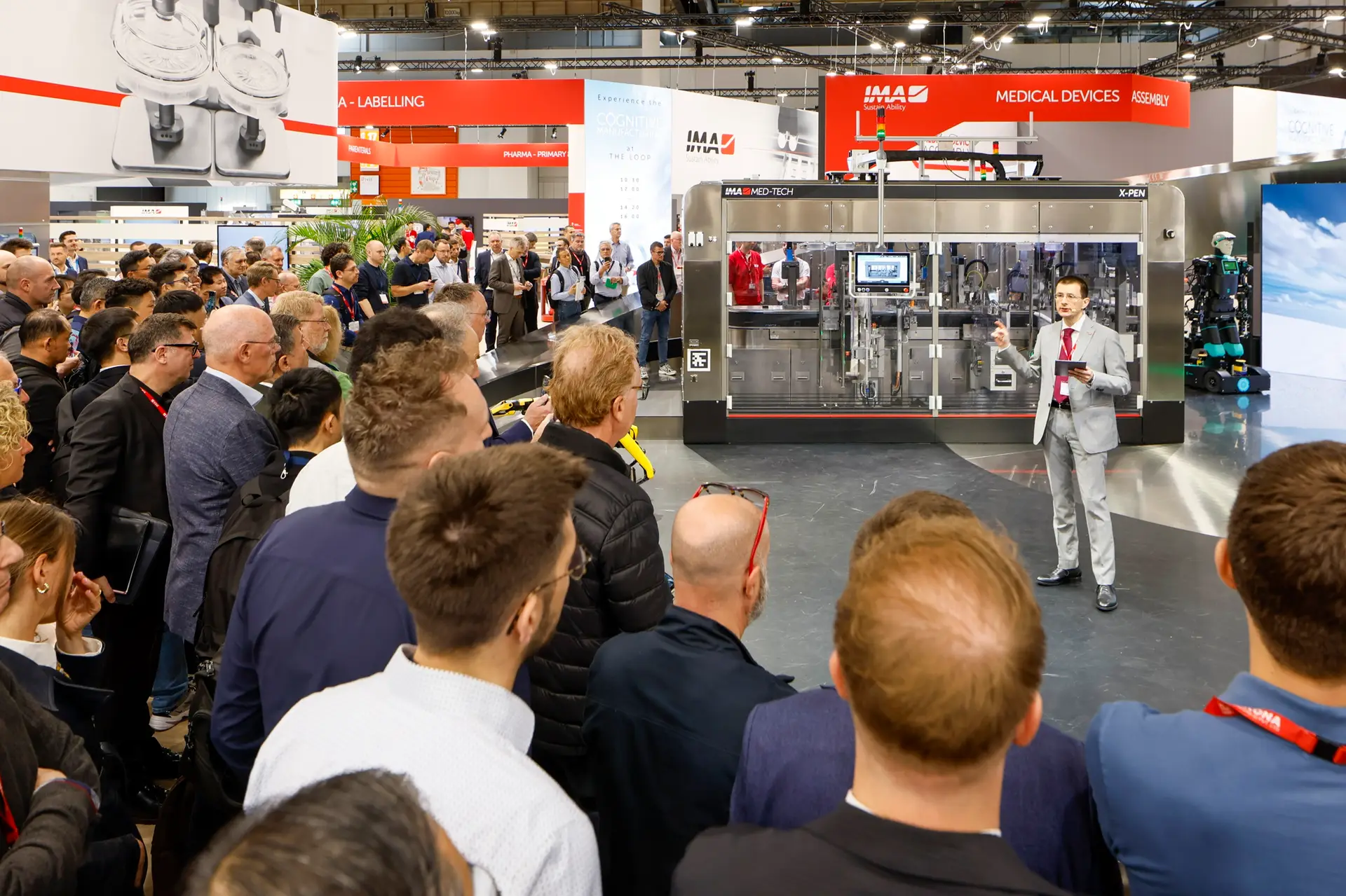 Blick auf die Präsentation eines Messestandes auf der Interpack 2026