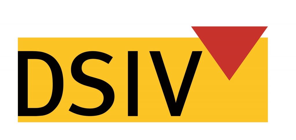 Logo des Deutschen Schüttgut Industrie Verbands. Gelber Hintergrund, schwarze Schrift und rechts oben ein rotes Dreieck