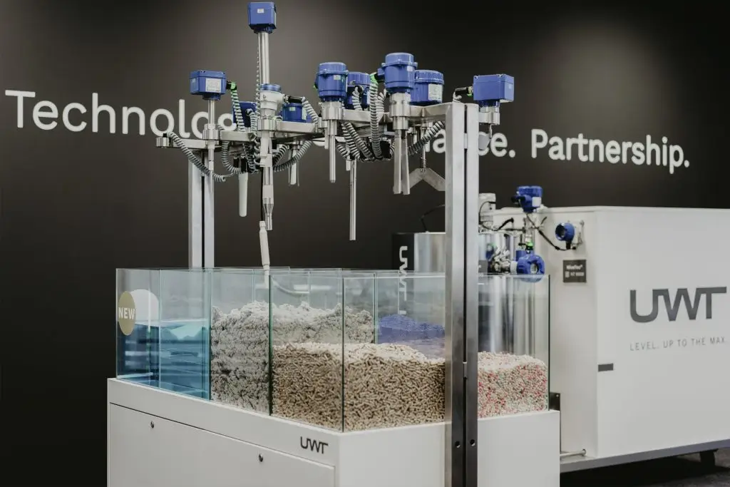 Grenzstandmelder überwachen definierte Füllstände in Silos, Tanks und Prozessbehältern. Als Voll- oder Leermelder eingesetzt, helfen sie dabei, Überfüllungen und Leerlauf zuverlässig zu vermeiden.