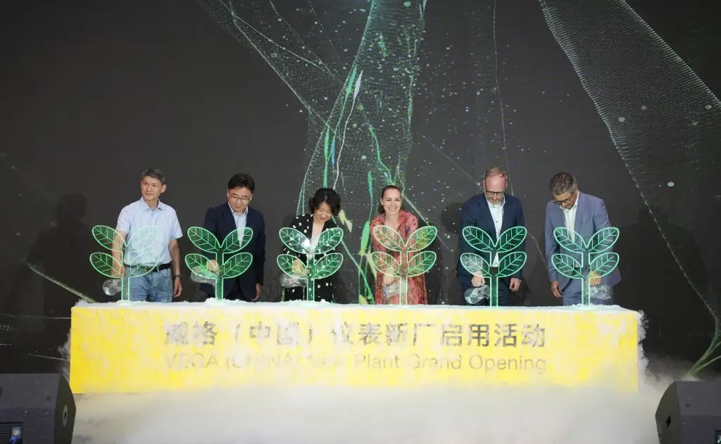 VEGA hat Ende Mai einen neuen Standort in Jiaxing in China offiziell in Betrieb genommen und feierlich eröffnet.