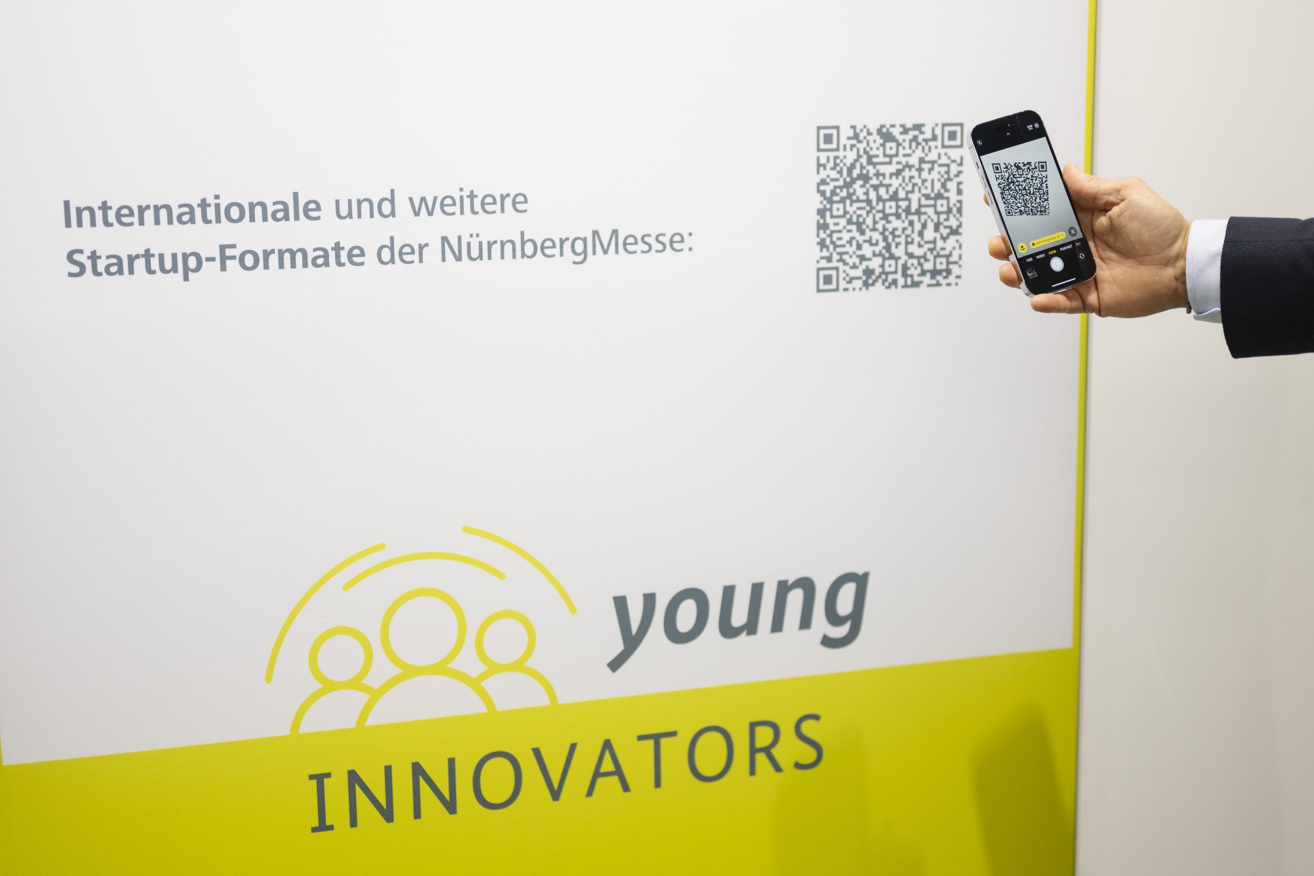 Startup-Förderprogramm auf der POWTECH TECHNOPHARM mit QR-Code für junge Innovatoren der Prozess- und Verfahrenstechnik