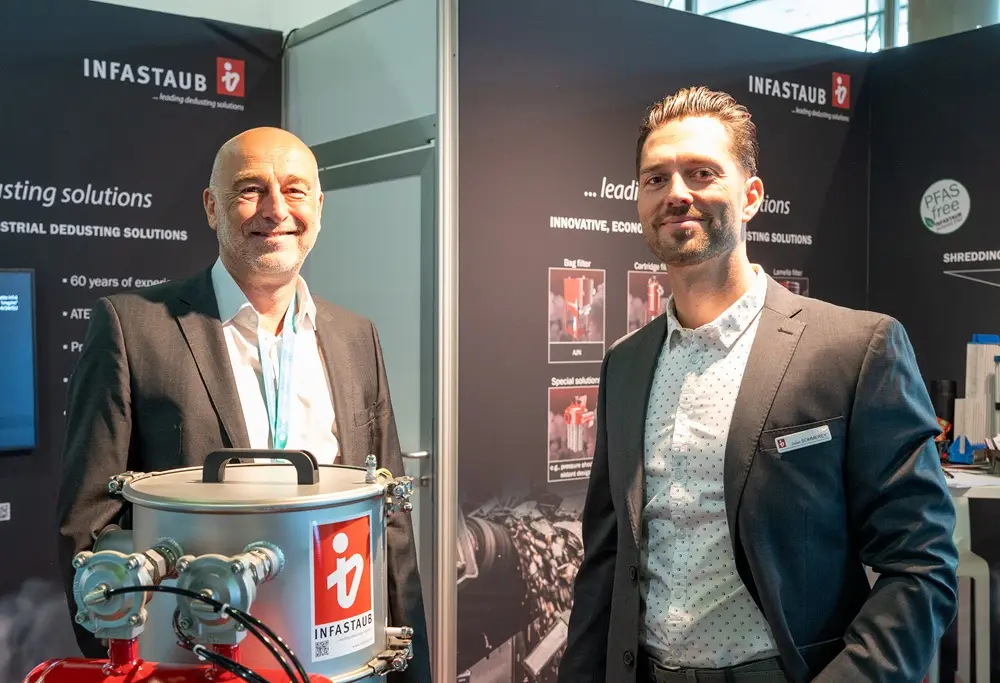Ausstellerstand von Infastaub GmbH mit Entstaubungstechnik für Recycling- und Schredderprozesse auf der E‑Waste World Expo