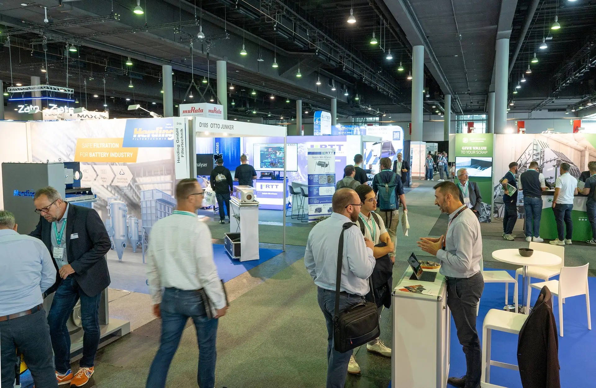 E‑Waste World Expo 2026 in Frankfurt mit Messeständen von Herding Filtertechnik und weiteren Ausstellern aus den Bereichen Recycling-, Filtrations- und Anlagentechnik