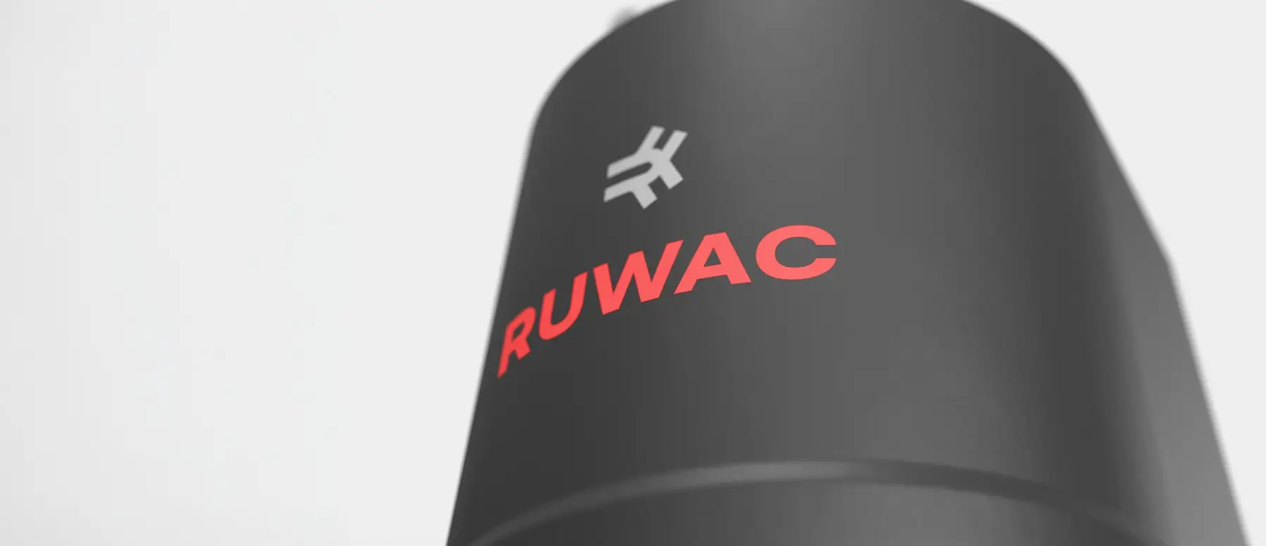 Neues Firmenlogo von Ruwac auf einem Industriesauger