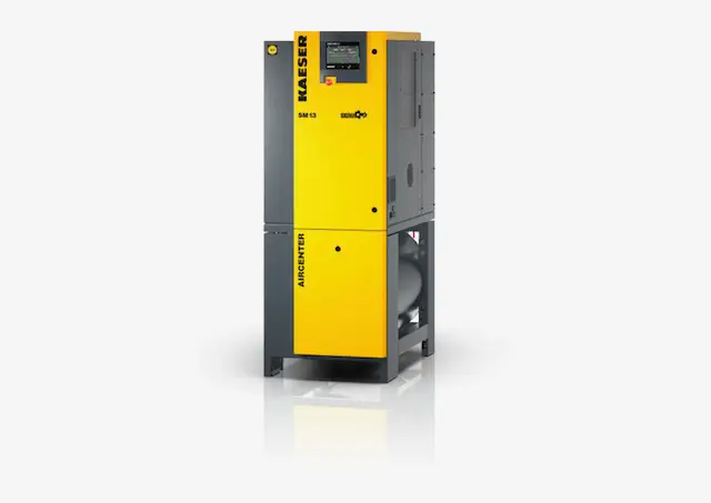 Kompakte Druckluftstation Aircenter SM 13 in Gelb und Anthrazit mit Bedienpanel und untergebautem Druckluftbehälter