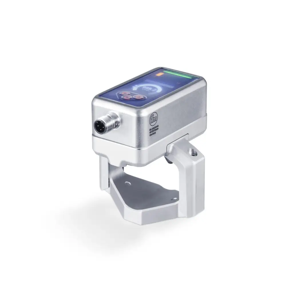 Clamp-on-Ultraschallsensor aus Edelstahl mit farbigem Display und geöffneter Halteklammer zur Montage auf einer Rohrleitung